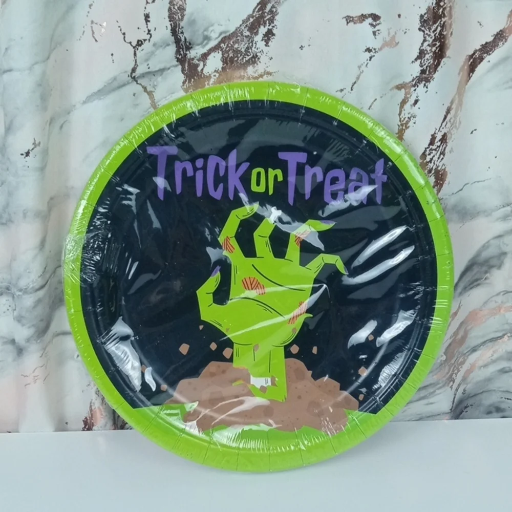 👻 Halloween Trick or Treat Green Party Plates